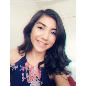 Meet your Posher, Larissa